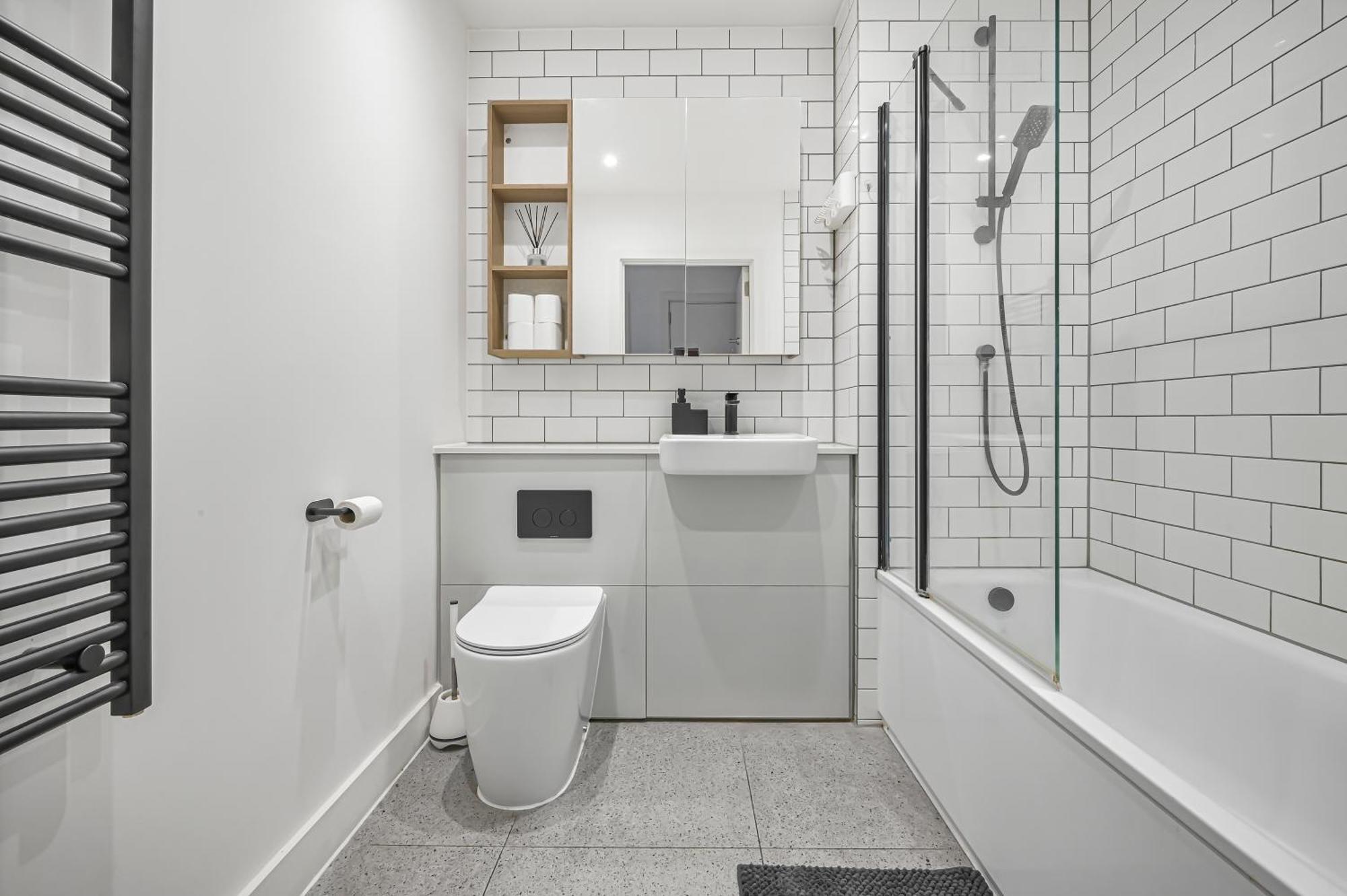 Canary Wharf E14 Modern 1 Bed High Spec Apartment *